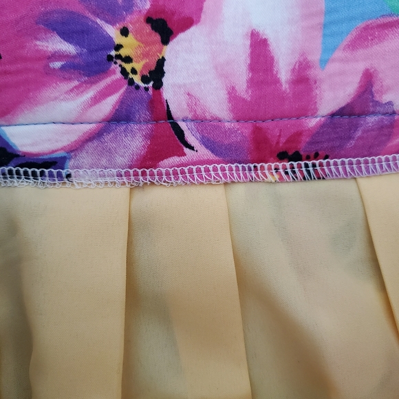 VINTAGE Large Pleat Floral Skirt - Picture 9 of 11